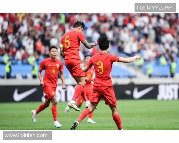 无法亲身参与足球比赛却依然热爱观看足球赛事的心路历程与感悟